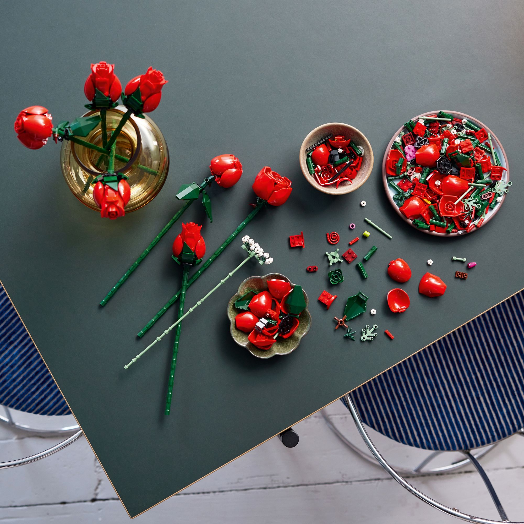 LEGO Icons Bouquet of Roses 10328 - Image 3