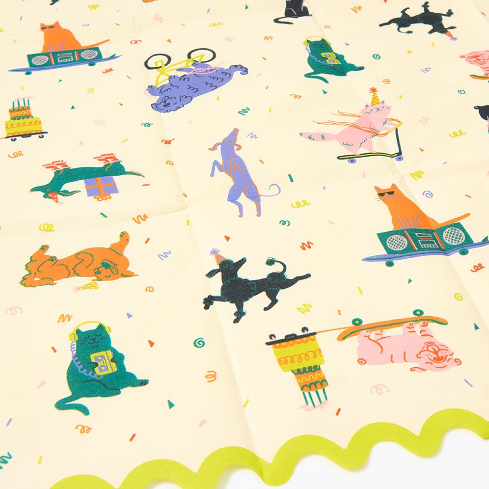 BIRTHDAY ANIMAL TABLE COVER - Image 2